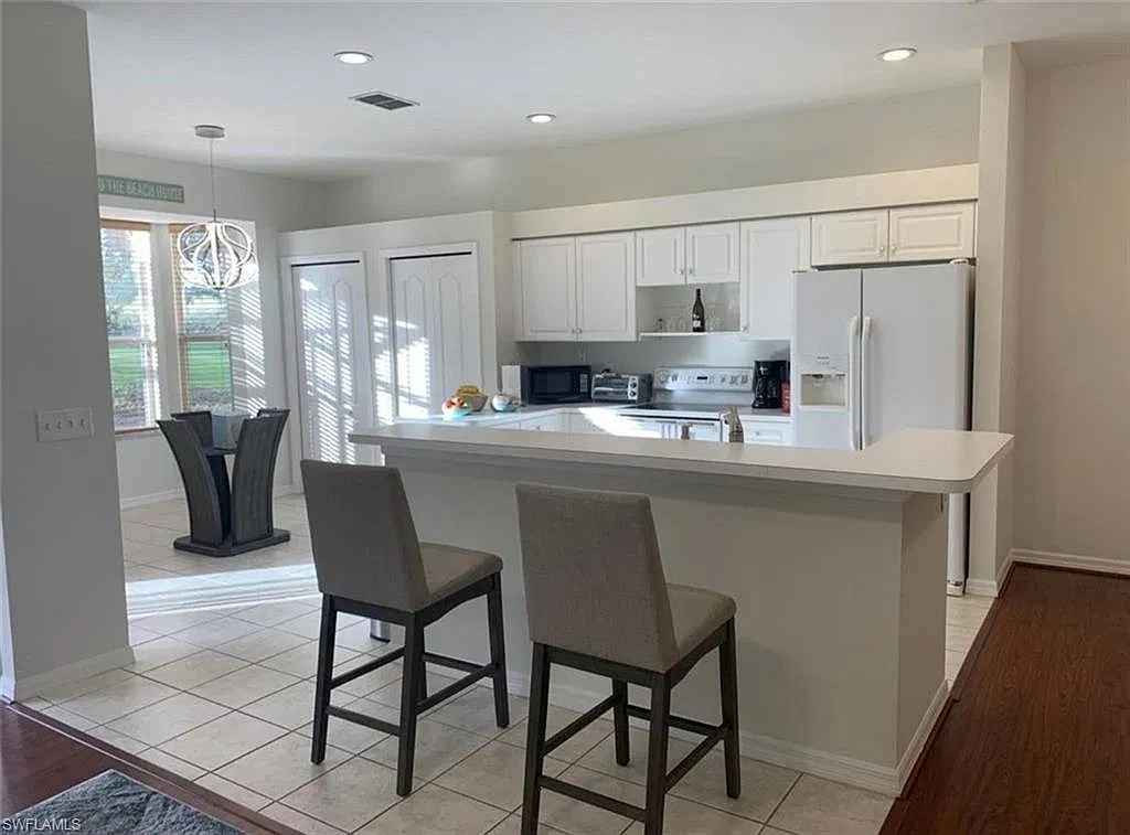 2 bed, 2.0 bath, 1307 sqft, $3,500 — Photo 2