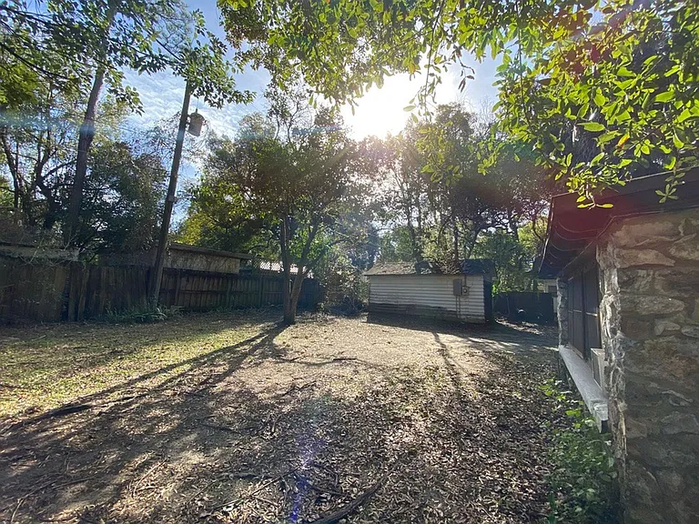 123 NW 20th Dr — Photo 23