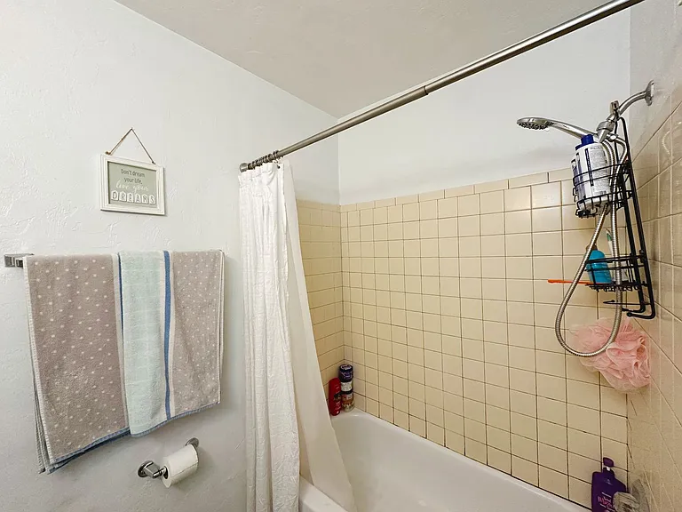 301 NW 13th Ave #5 — Photo 11