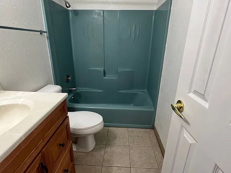 2445 Woodale Ave — Photo 5