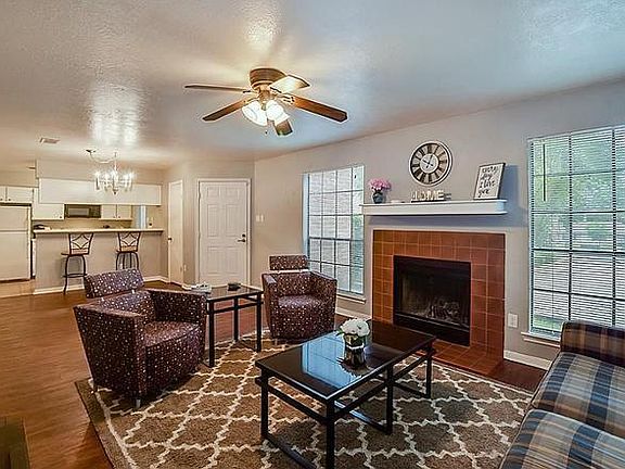 4th image of 2401 Sycamore Avenue #D5