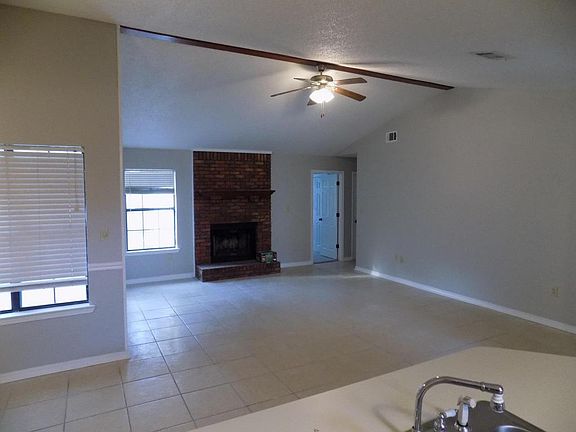 3rd image of 118 Crystal Lake Ln