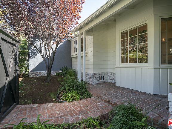 3rd image of 3149 La Suvida Dr