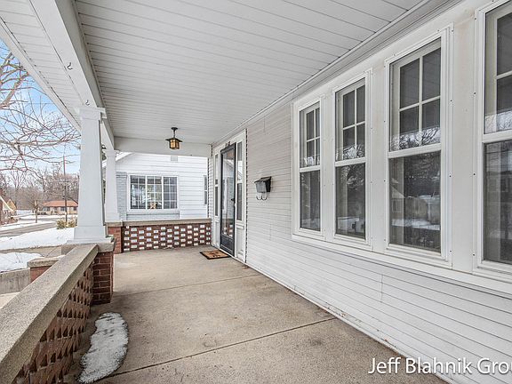 3rd image of 358 Glenhaven Ave NW