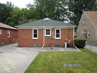 3rd image of 7836 Robinson Ave
