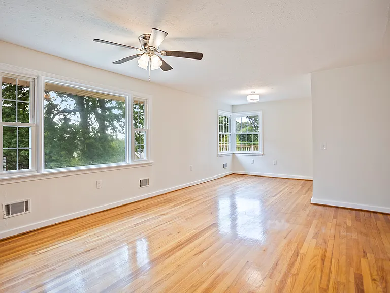 1831 Courtney Dr — Photo 4