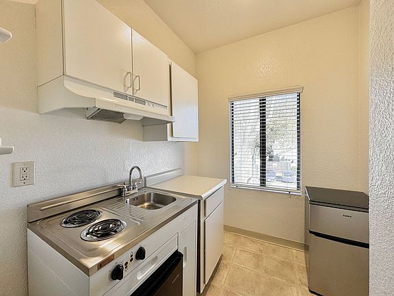 5th image of 1415 G St APT 24