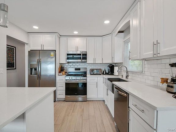 3rd image of 845 E Walnut Street