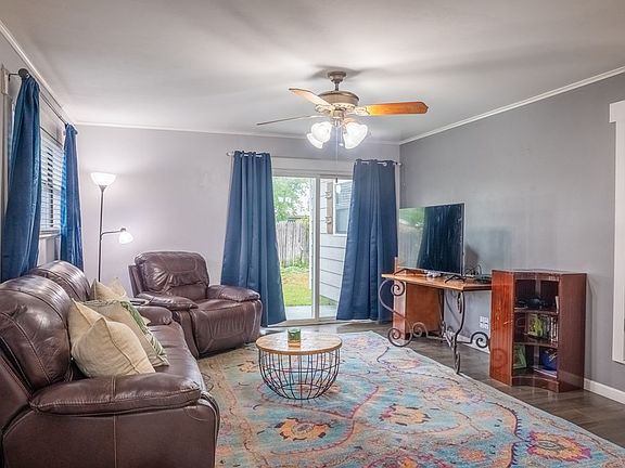 5th image of 2204 Waco St