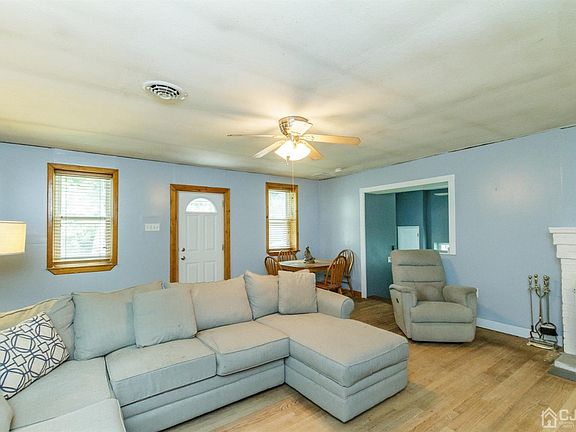 4th image of 106 Poplar Ave