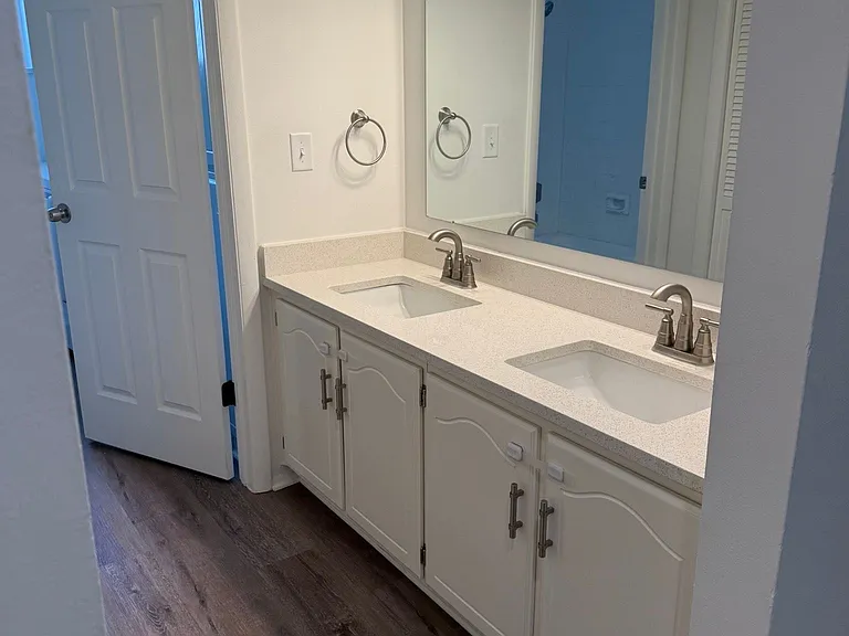 Sierra Ridge Apartments — Photo 19