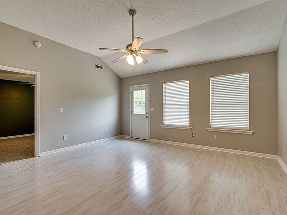 4th image of 1201 Bairdscorner Dr