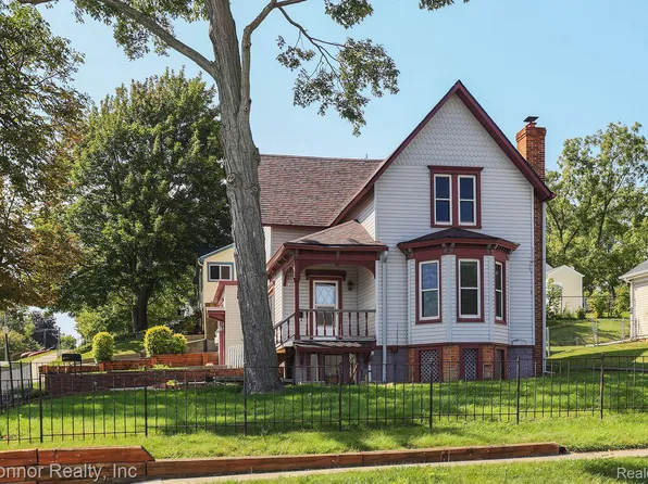 202 Vine St, Saint Clair, MI 48079