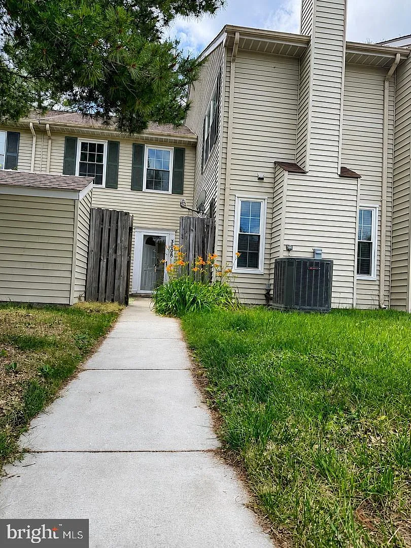 2 bed, 2.0 bath, 1136 sqft, $2,200 — Photo 1