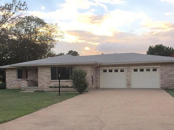 2nd image of 300 Oakwood Dr