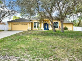 8215 Warbler Rd, Weeki Wachee, FL 34613