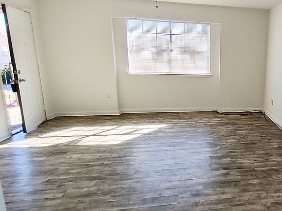 2nd image of 307 Vieux Orleans Cir Unit C