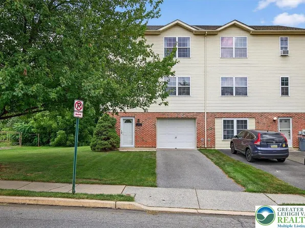 65 E 2nd St, Alburtis, PA 18011