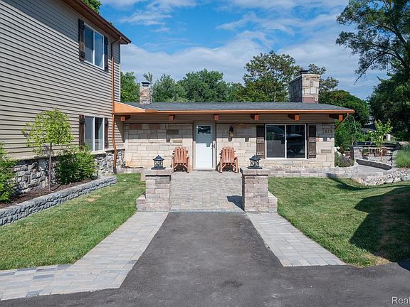 4th image of 375 Lamothe Dr