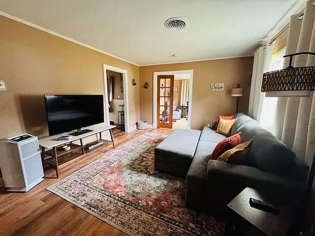 2 bed, 720 sqft, $2,500 — Photo 2