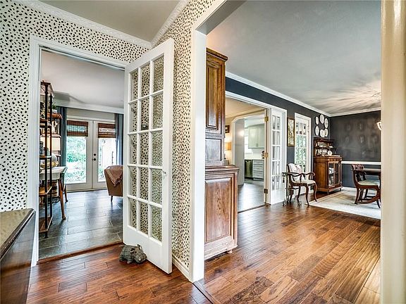 4th image of 944 Blue Lake Cir