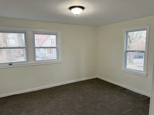 1115 Lyon St, Flint, MI 48503