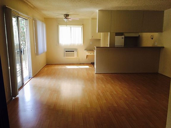 2nd image of 519 Glenrock Ave APT 106