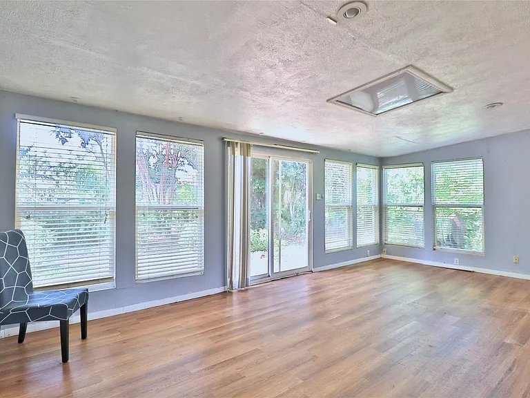 3210 Cloverdale St — Photo 2