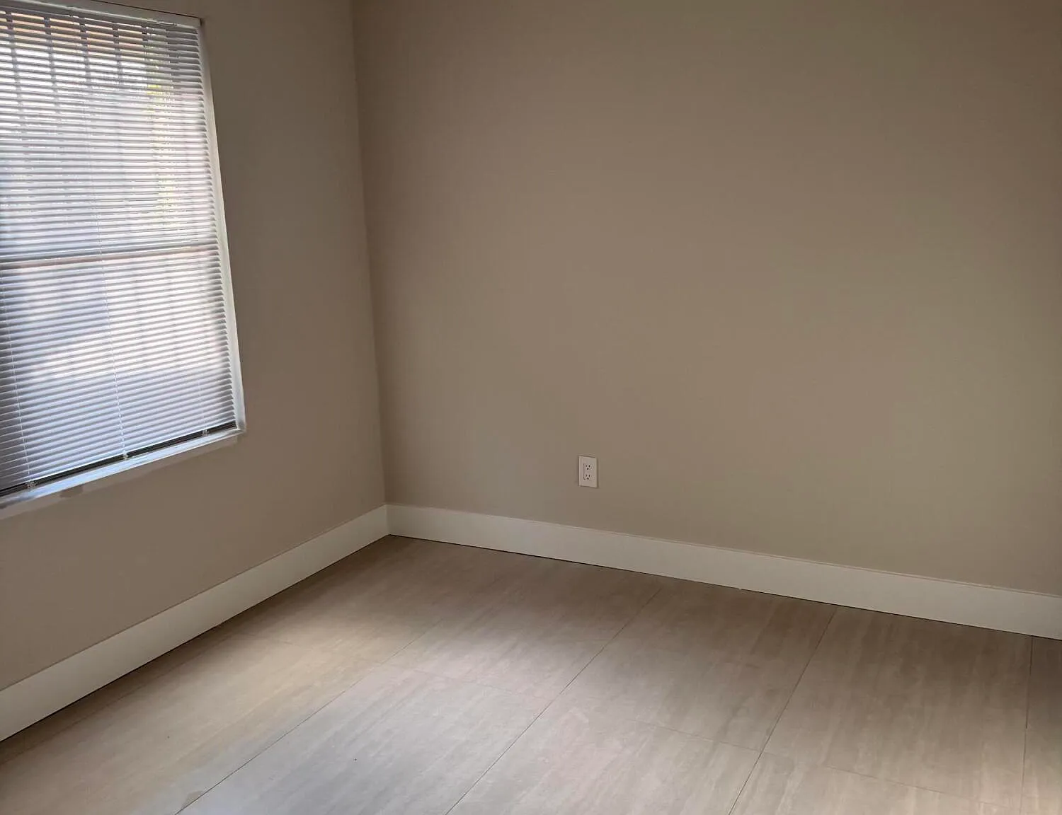 3 bed, 2.0 bath, 1025 sqft, $2,350 — Photo 2