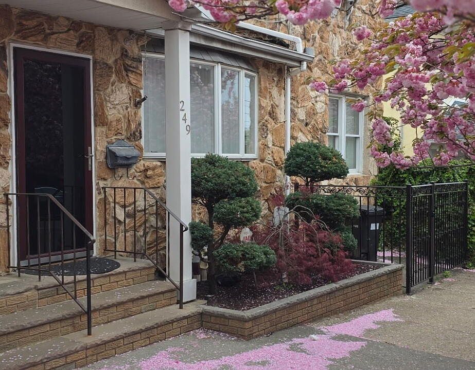 1st image of 249 Sand Ln