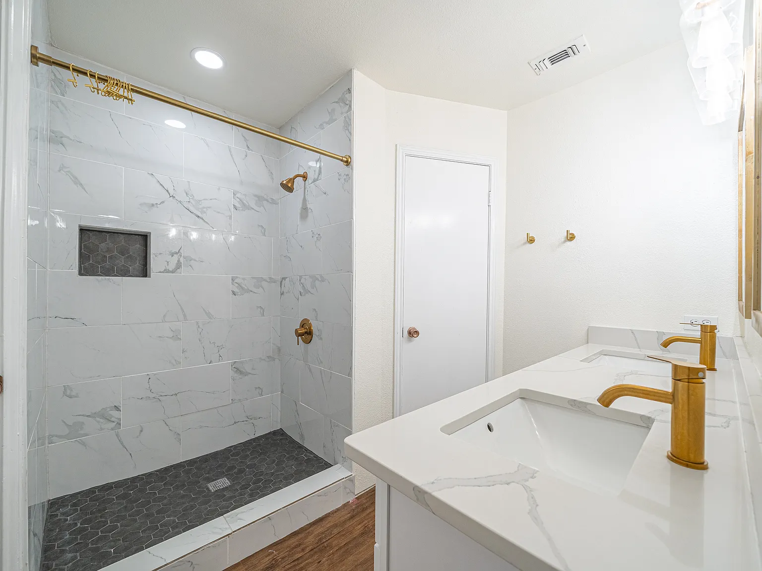 3 bed, 1339 sqft, $1,699 — Photo 4