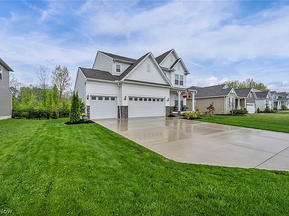 4th image of 180 Country Meadow Ln