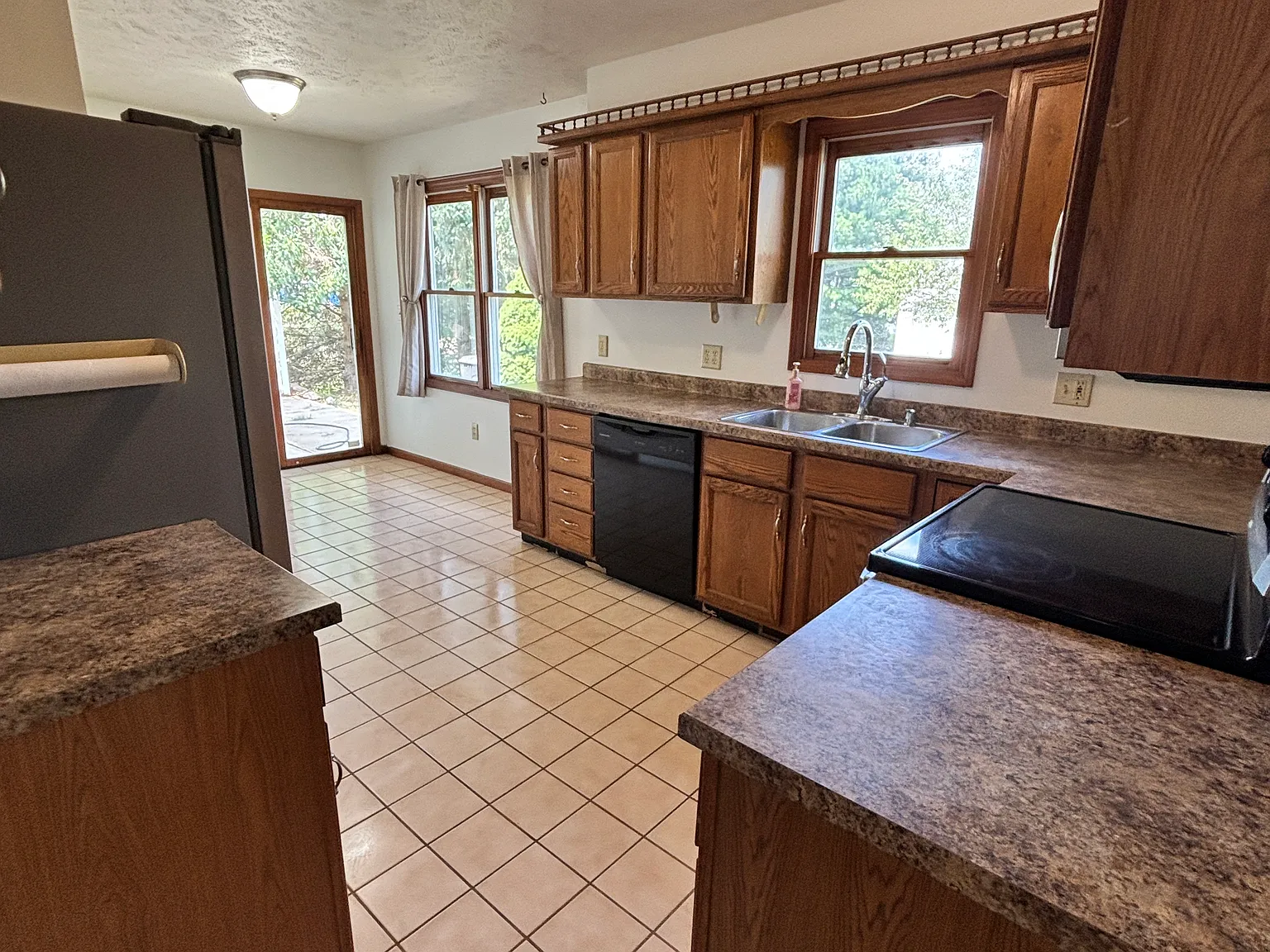3 bed, 1650 sqft, $2,100 — Photo 4