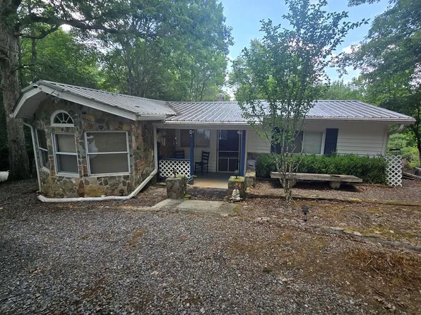 64 Green Oak Rd, Warne, NC 28909