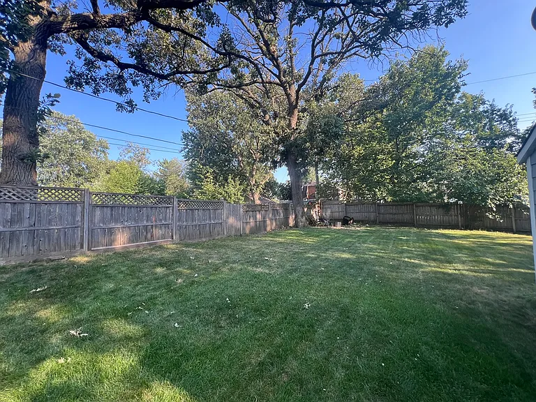 1422 Cambridge St — Photo 3