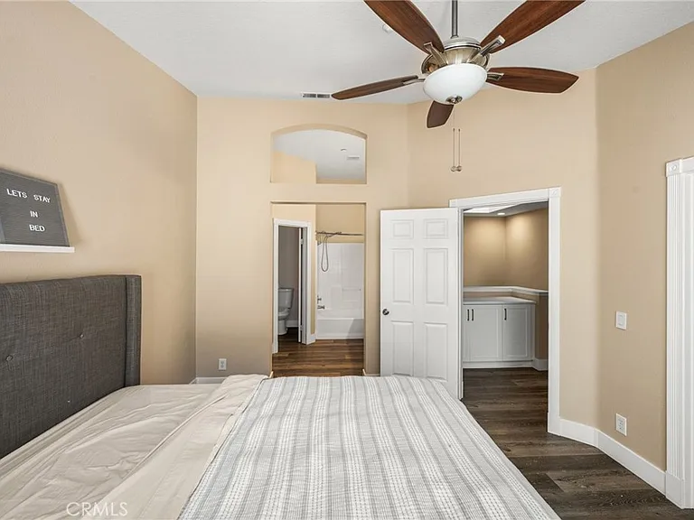 3441 E Berkshire Ct — Photo 32