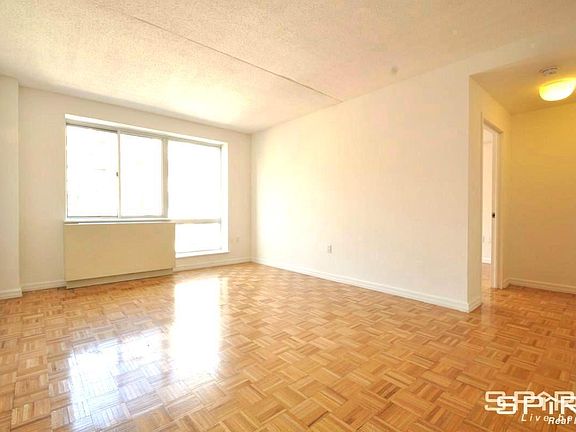 4th image of 218 E 29th St APT 9