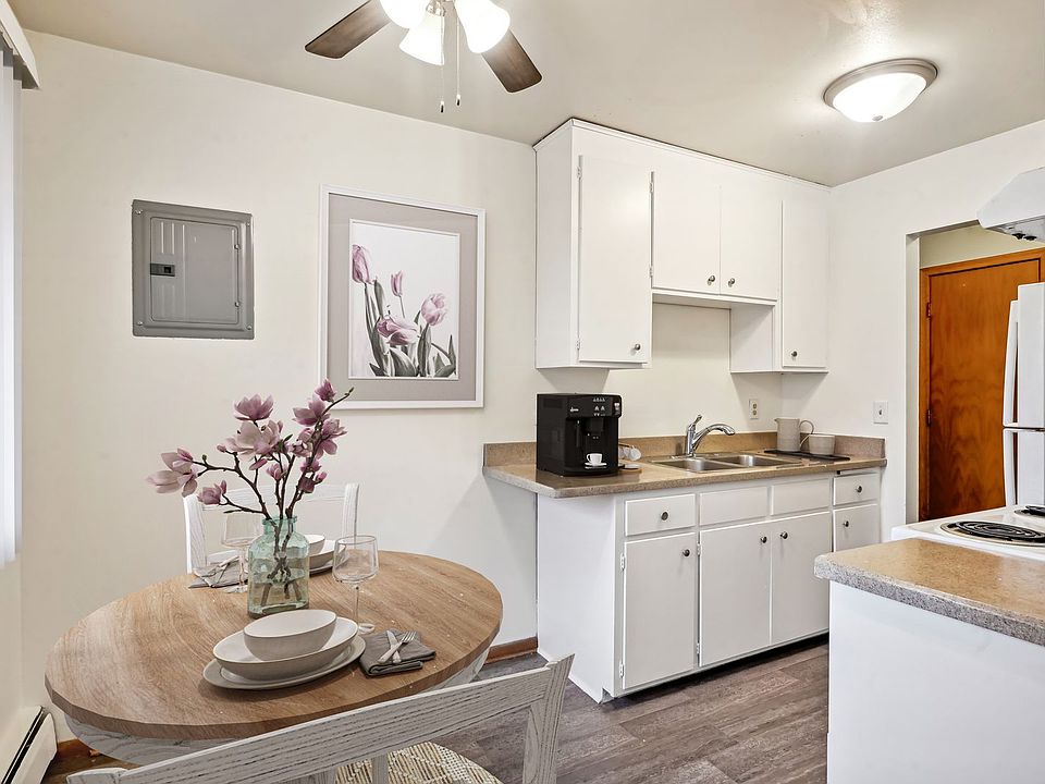 1st image of 476 75th Ave NE APT 10