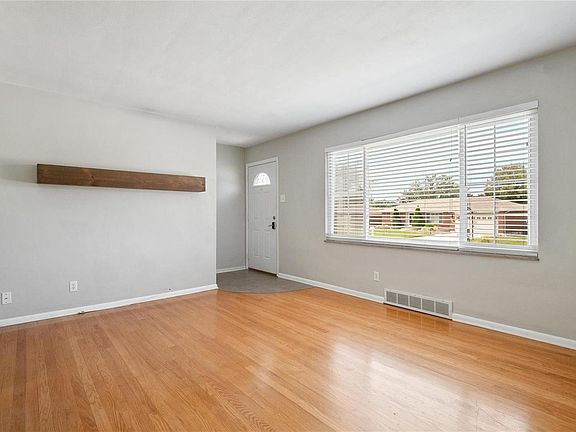 4th image of 10718 Mallory Dr