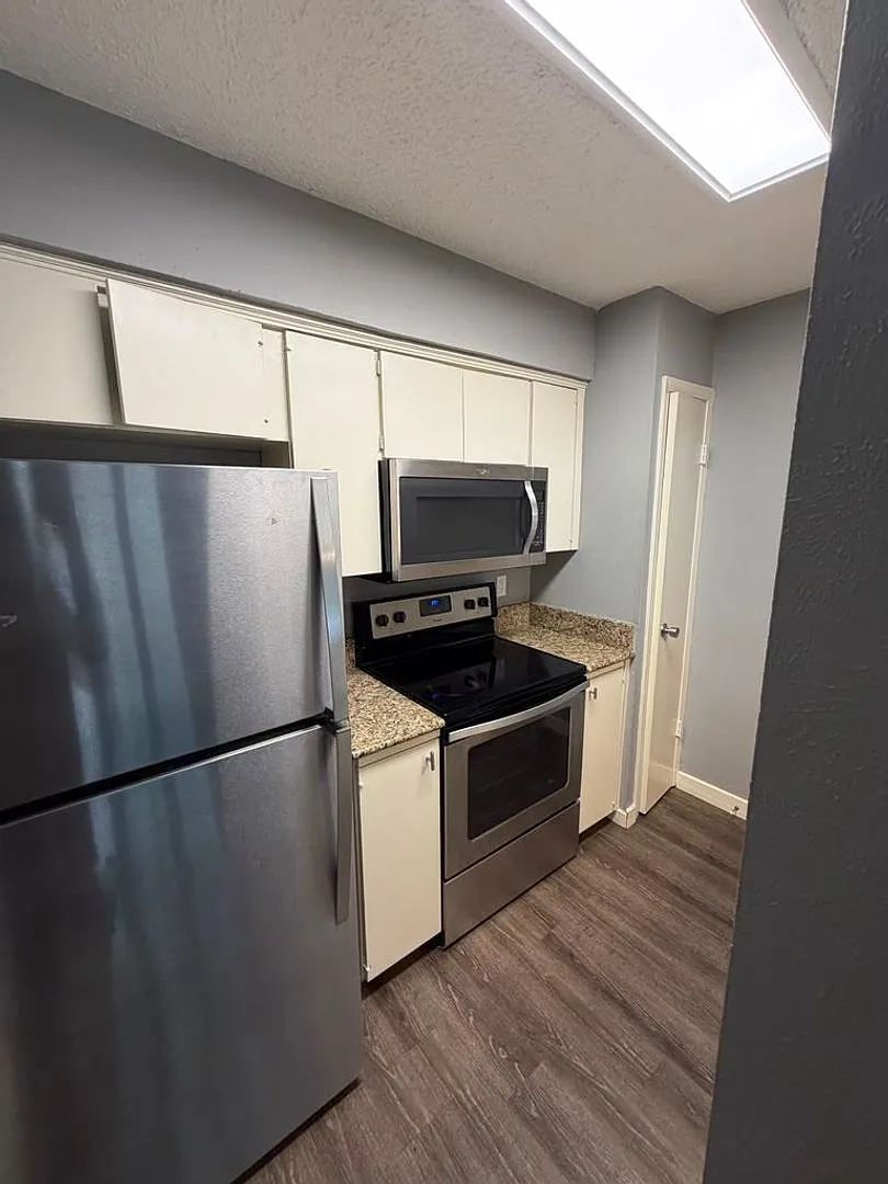 4837 Cedar Springs Rd Apt 122 — Photo 4