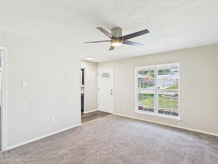 6308 NW Taylor Ave — Photo 6