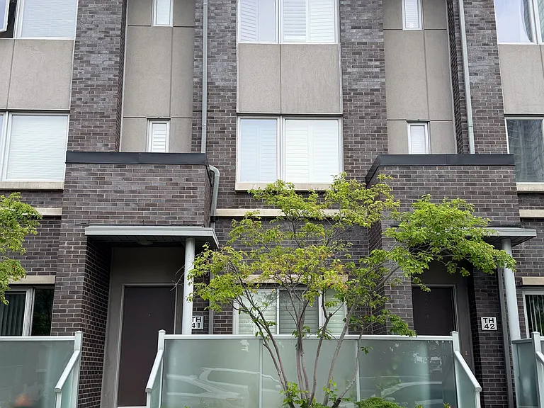 330 Village Green Sq #41 — Photo 1