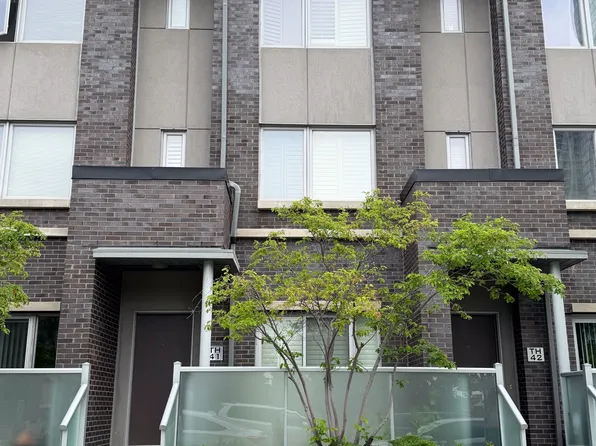 330 Village Green Sq, Toronto, ON