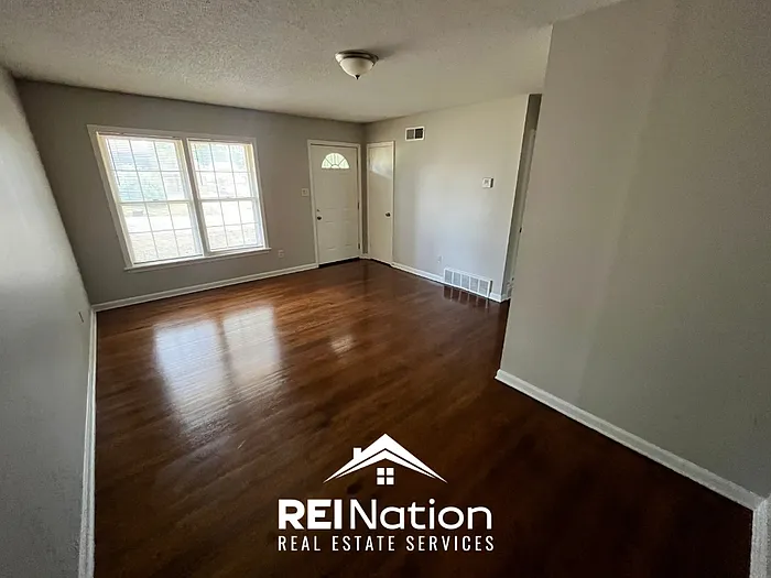 3 bed, 1.5 bath, 1194 sqft, $1,395 — Photo 2