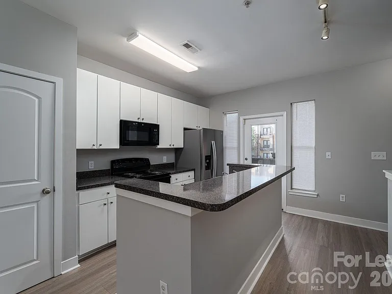 1012 Skyline View Way — Photo 10