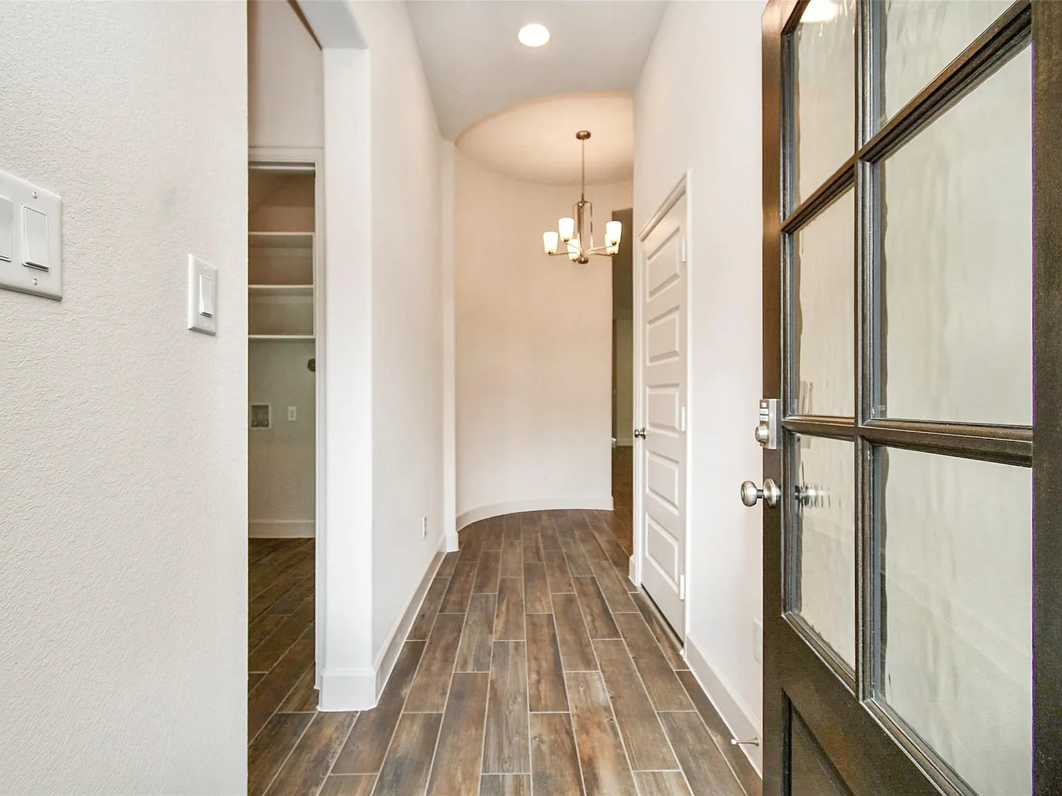 3 bed, 2.5 bath, 1743 sqft, $2,400 — Photo 2