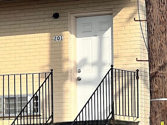 2nd image of 2400 Philip St #201