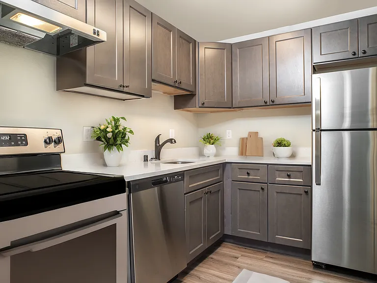 2 x 1.5, 835 Sq Ft 2 x 1.5, 835 Sq Ft