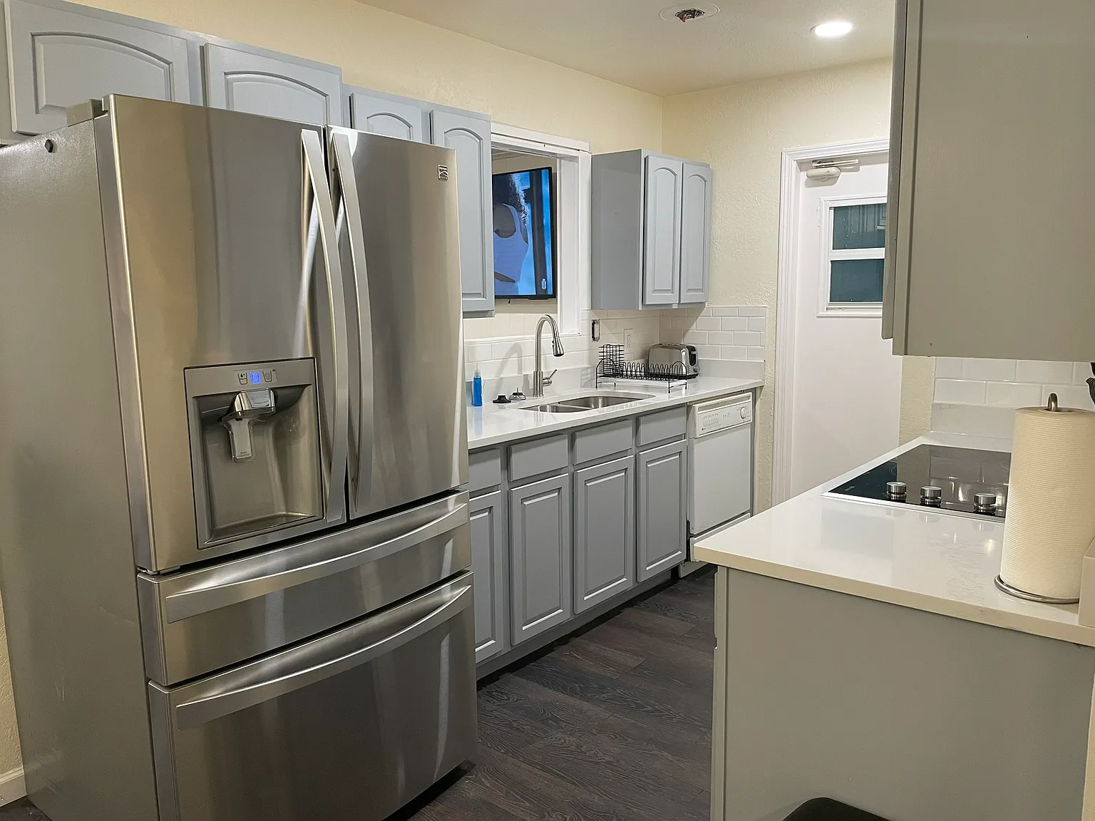 4 bed, 1452 sqft, $3,900 — Photo 4
