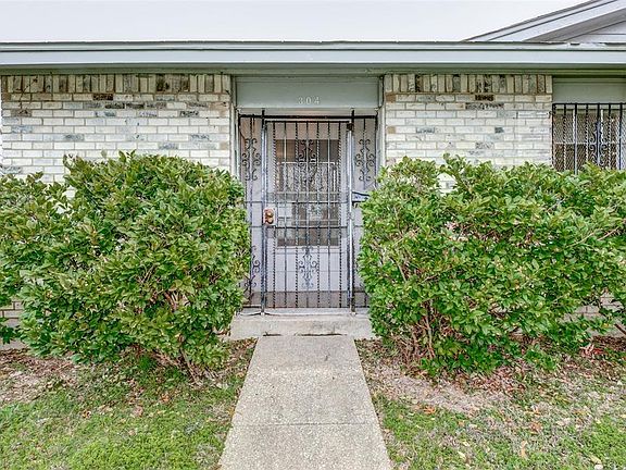 3rd image of 304 Stoneport Dr